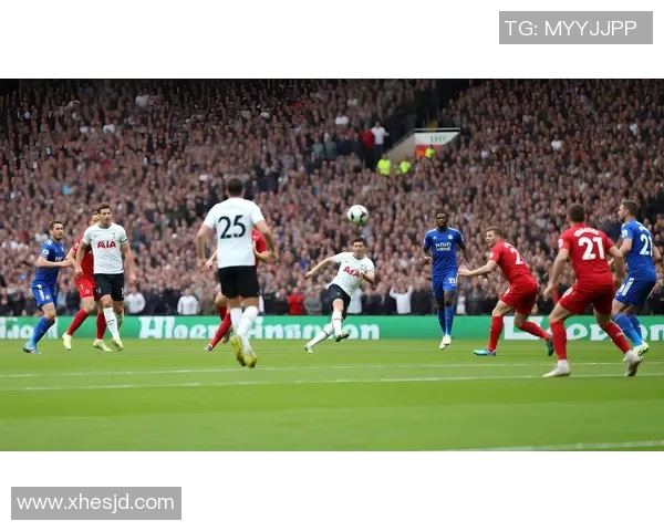 以足球球星卡通形象为核心展现激情绿茵场魅力瞬间